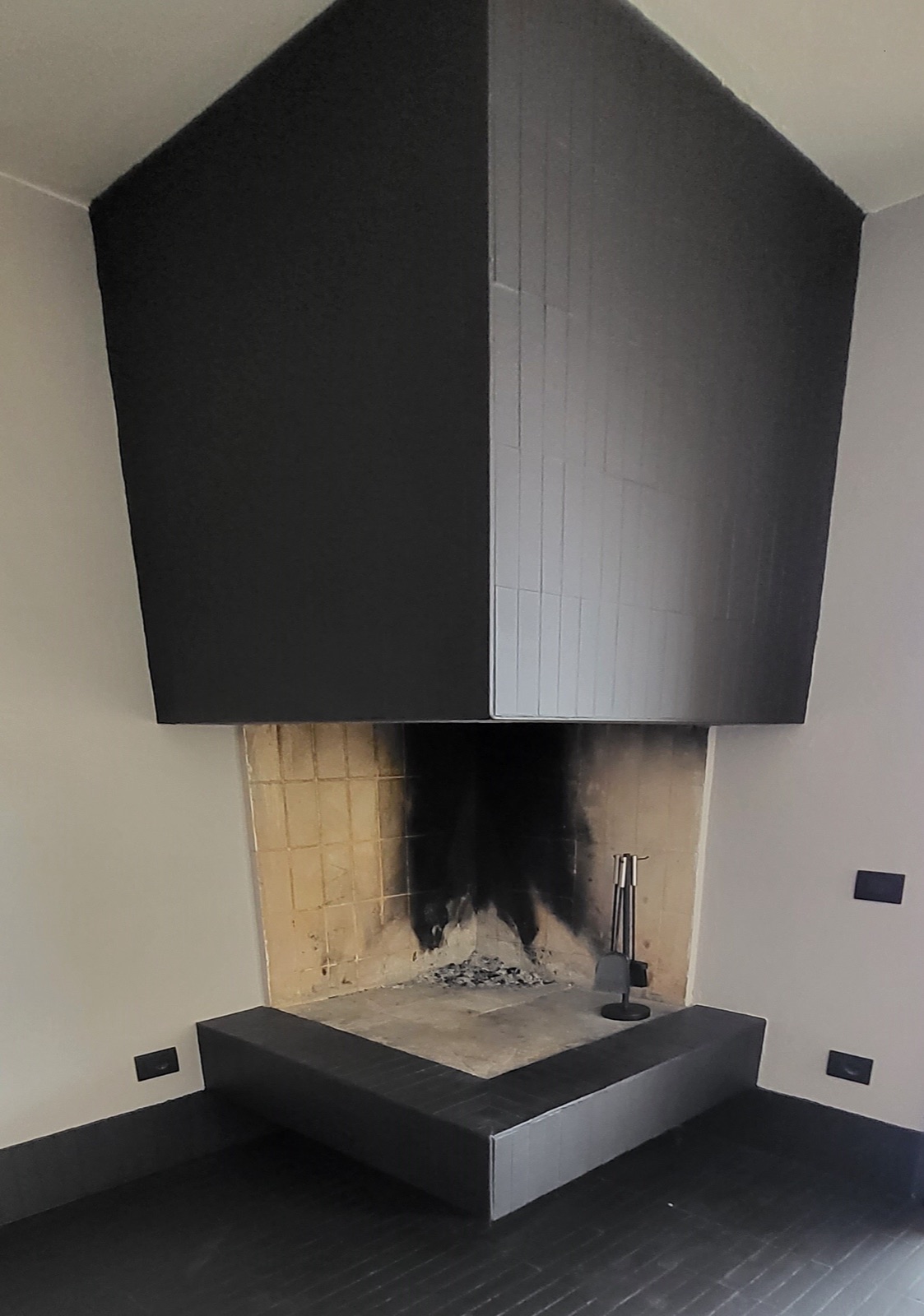 Offener Kamin im Wohnzimmer