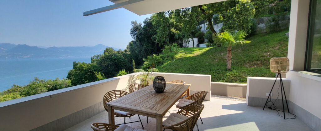 Terrasse mit Seeblick